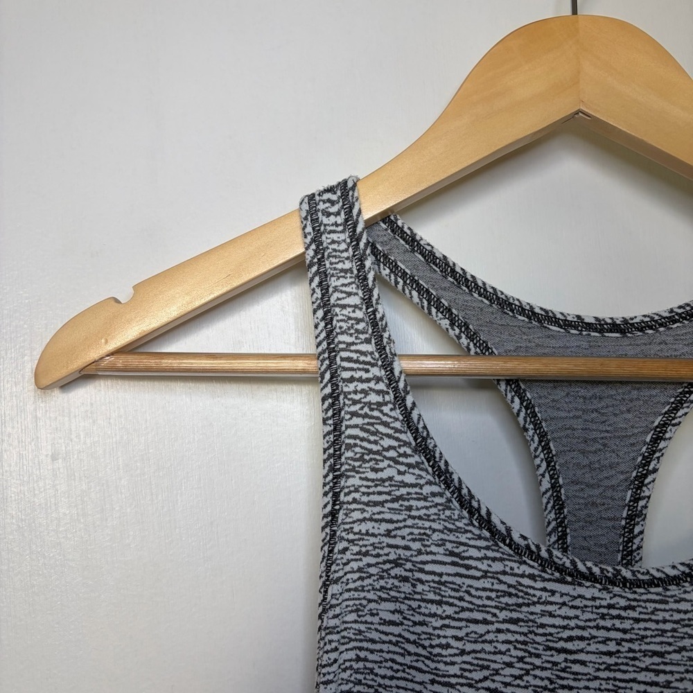 Lululemon Long Distance Tank Top. Size: 4. Color: Sheer Luon Pebble Jacquard. - Picture 5 of 8